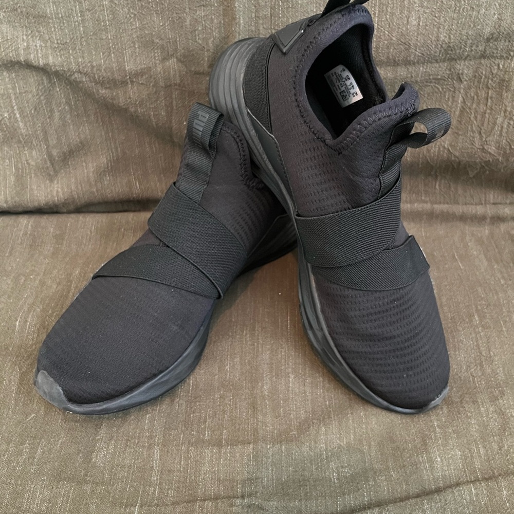 Puma Slip-on Sneakers
